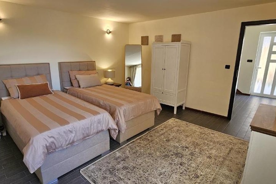 Chambre avec deux lits simples