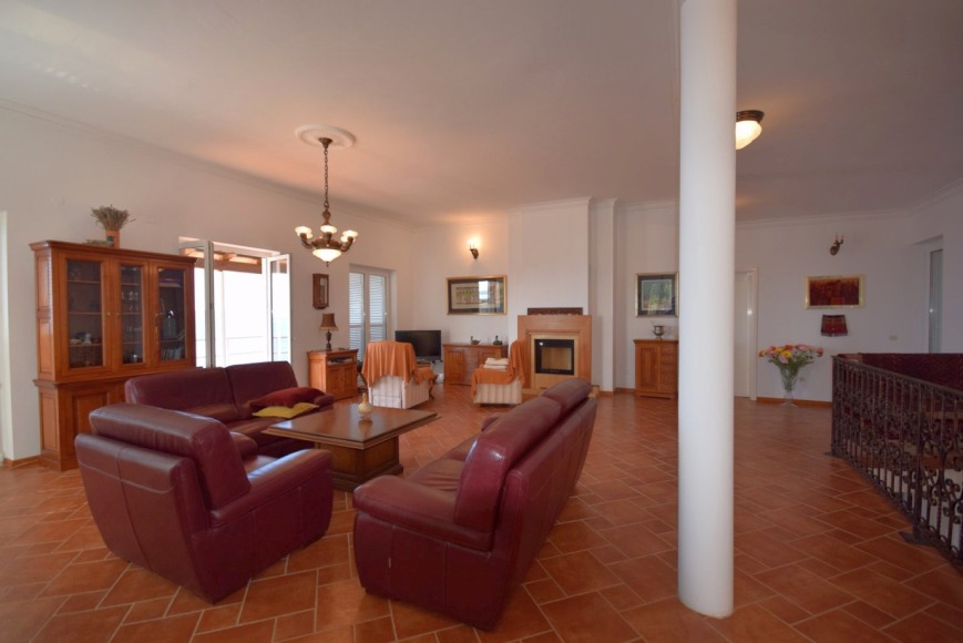 Immobilier Croatie - salon de la villa sur Krk - H397.