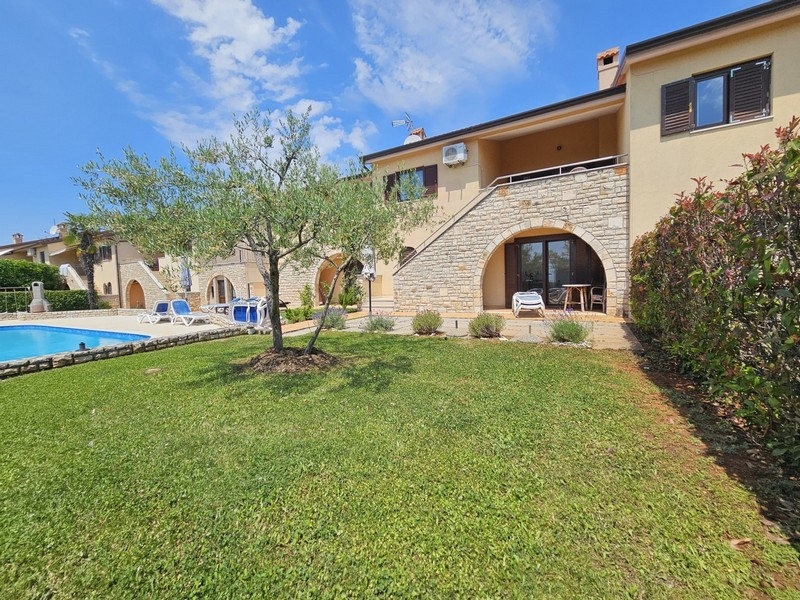 Maison en bande avec jardin et piscine en Istrie