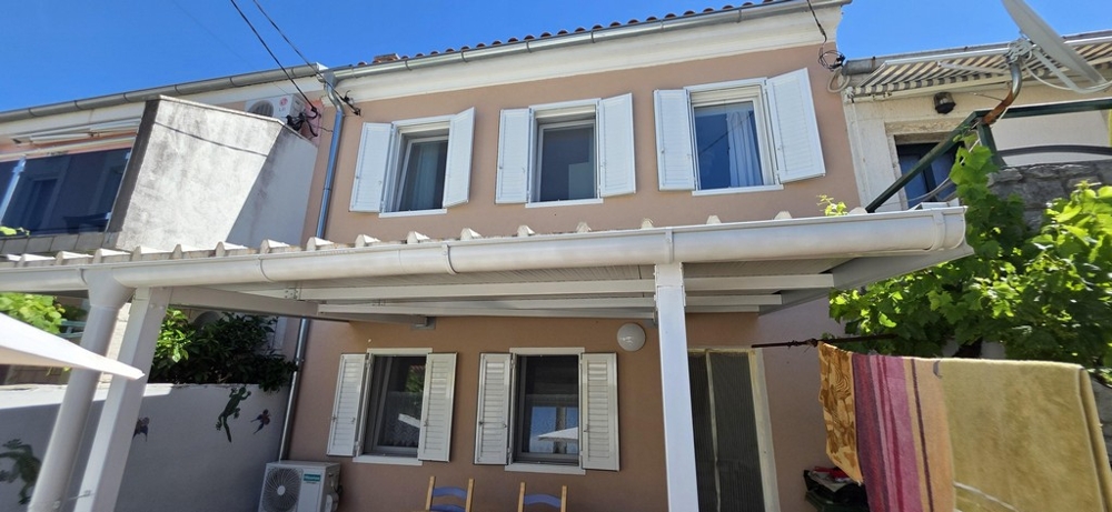 Maison côtière soignée avec terrasse à Dramalj