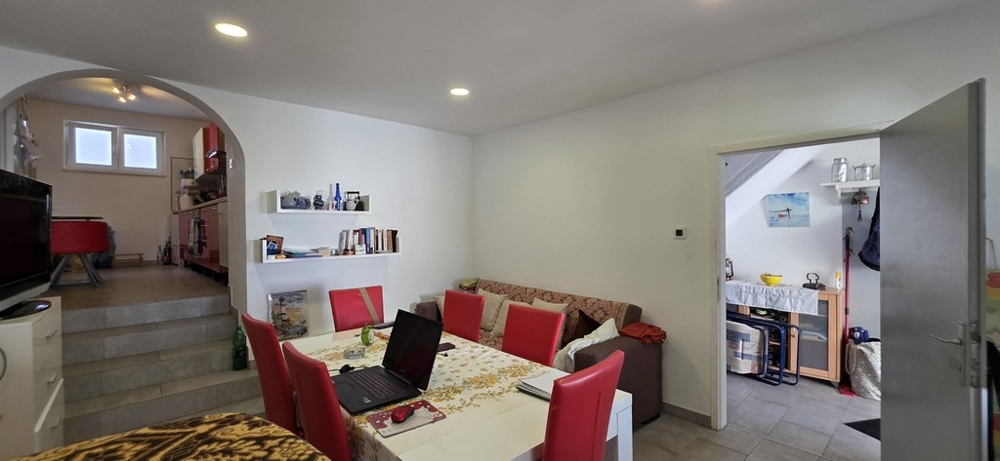Séjour clair avec coin salon