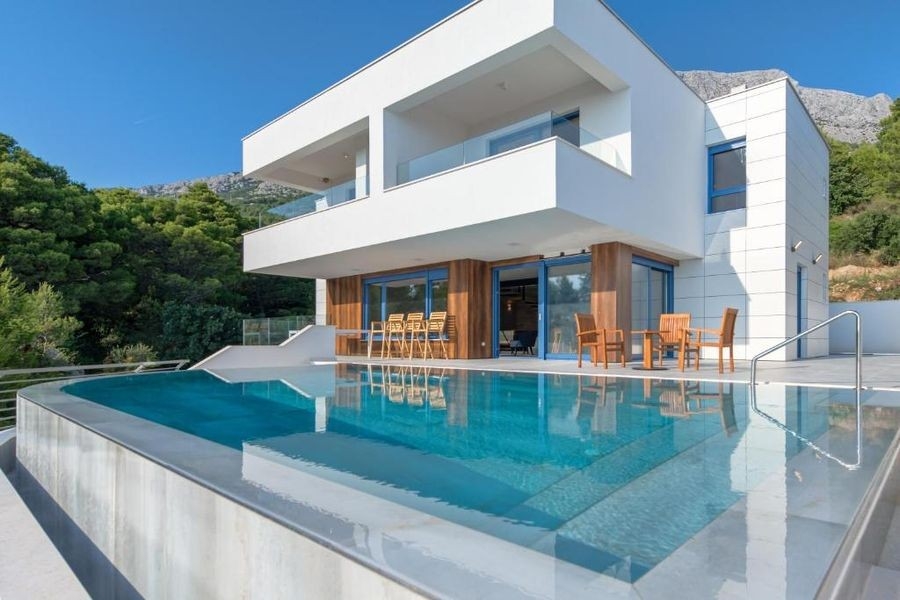 Villa neuve avec piscine à débordement près de Makarska