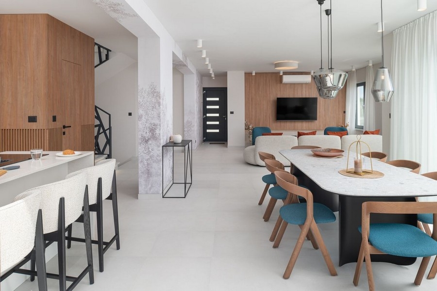 Cuisine ouverte avec bar et coin repas