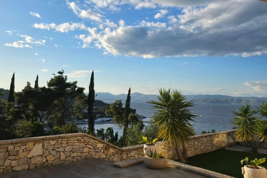 Vue mer depuis la terrasse de la villa sur Solta