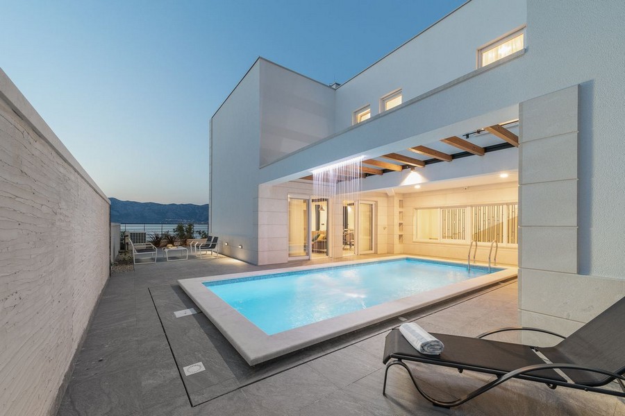 Villa de luxe en première ligne sur l'île de Brac