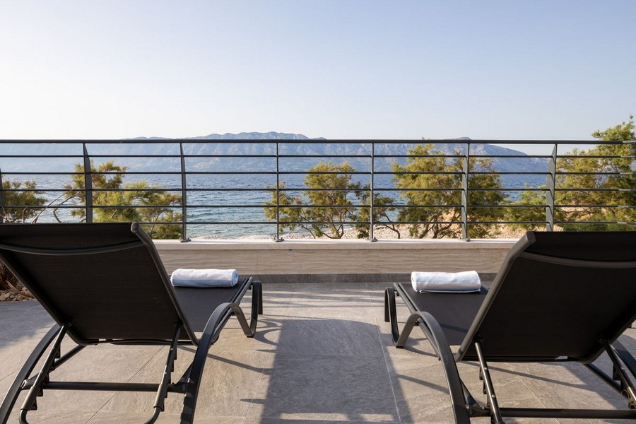 Solarium avec vue panoramique sur la mer en Croatie