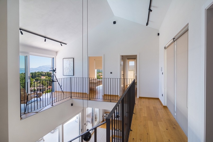 Galerie à l'étage avec vue mer