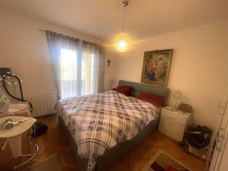 Chambre confortable avec lit double
