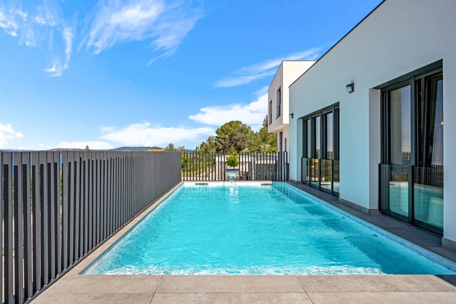 Villa moderne avec piscine chauffée et vue mer en Croatie