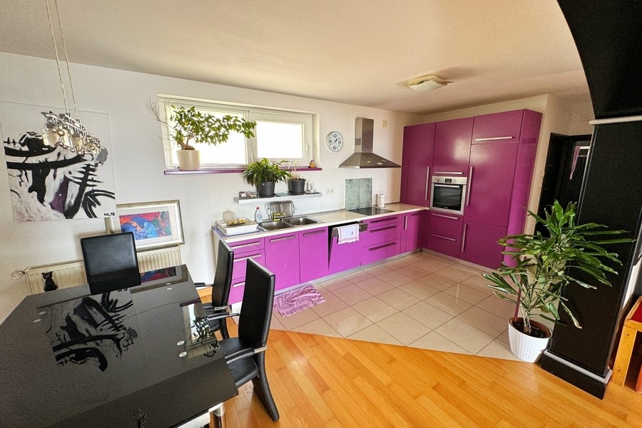 Cuisine moderne avec façades colorées