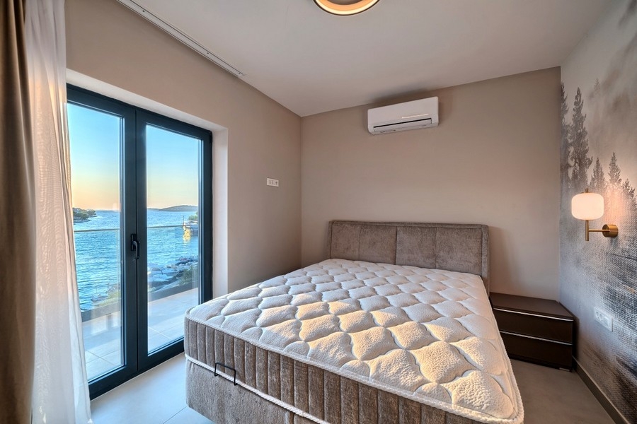 Chambre avec vue mer et accès au balcon