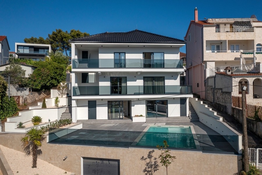 Villa avec piscine dans un cadre méditerranéen