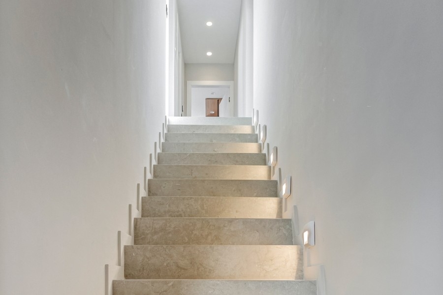 Escalier à l'intérieur de la villa