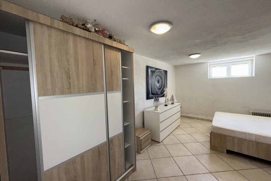 Chambre avec penderie