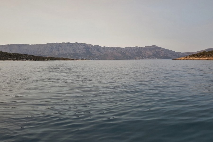 Vue sur la mer en direction de la côte de Brac