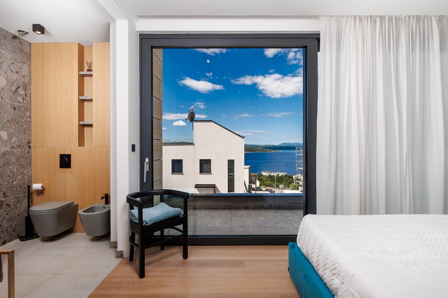 Salle de bains avec vue mer