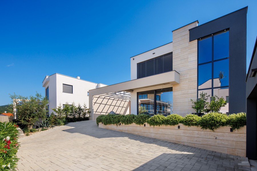 Villa moderne à façade vitrée en Croatie