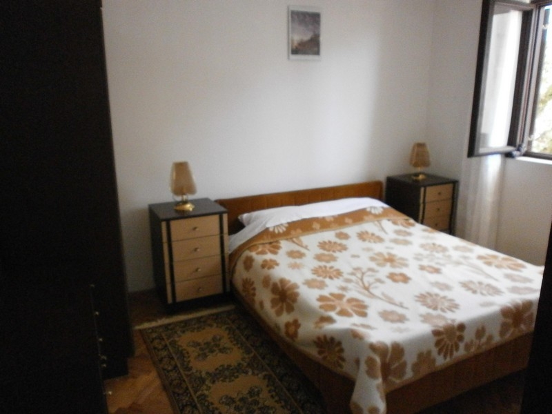 Chambre avec lit double et tables de chevet en Croatie