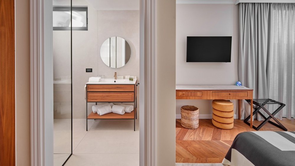 Chambre avec salle de bains attenante