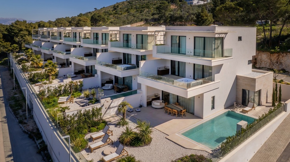 Ensemble de villas de luxe avec piscines en bord de mer en Croatie