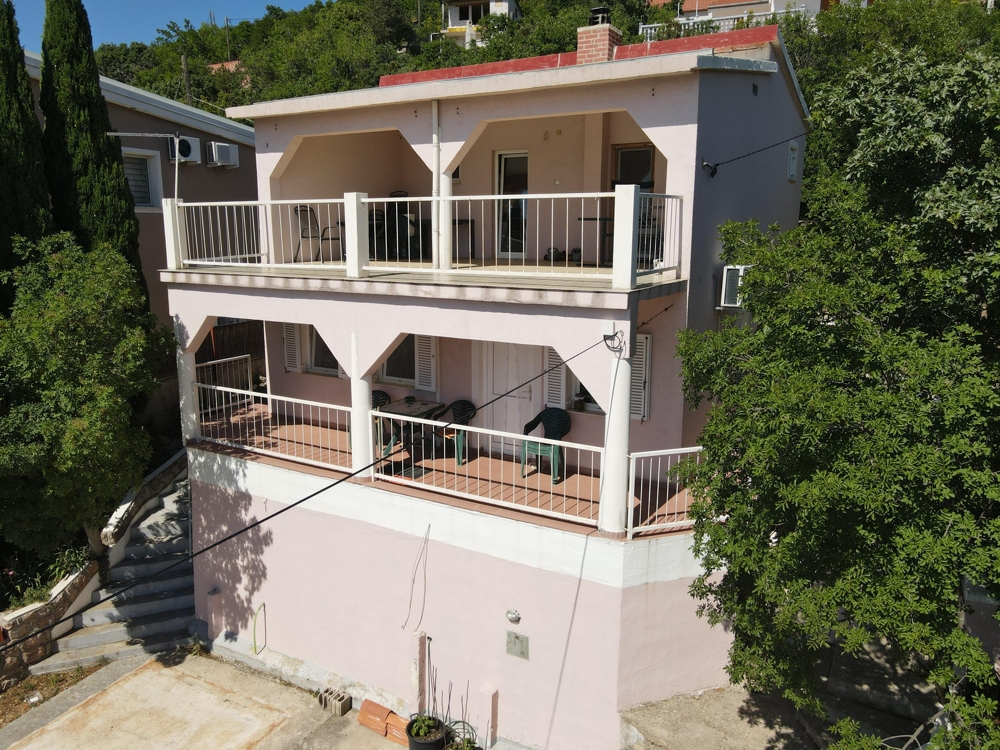 Vue extérieure de la maison individuelle en Croatie