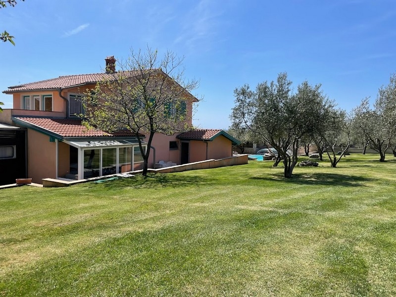 Maison avec grand jardin et oliviers en Croatie