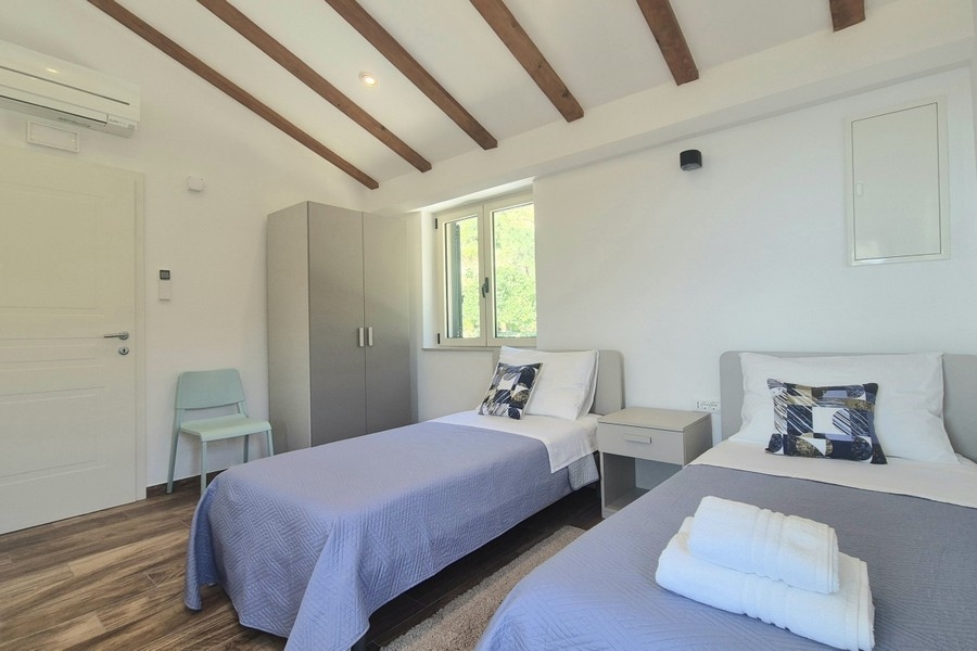 Chambre avec deux lits simples