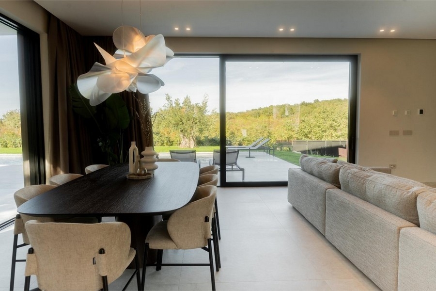Coin repas avec table et luminaire design