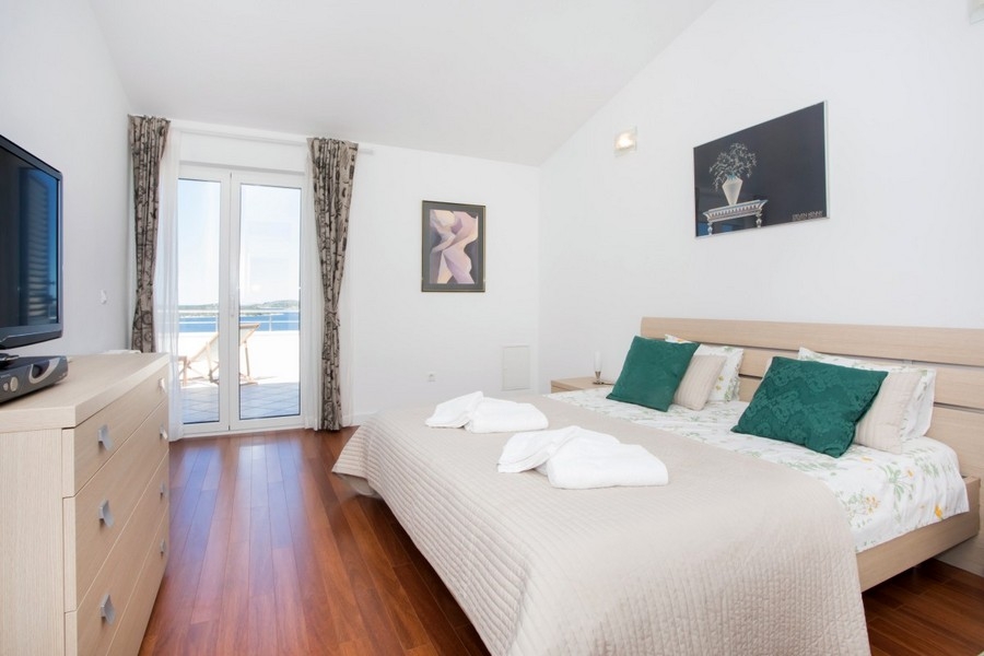 Chambre avec accès à la terrasse