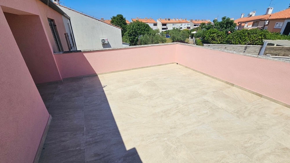 Grande terrasse avec vue sur les environs