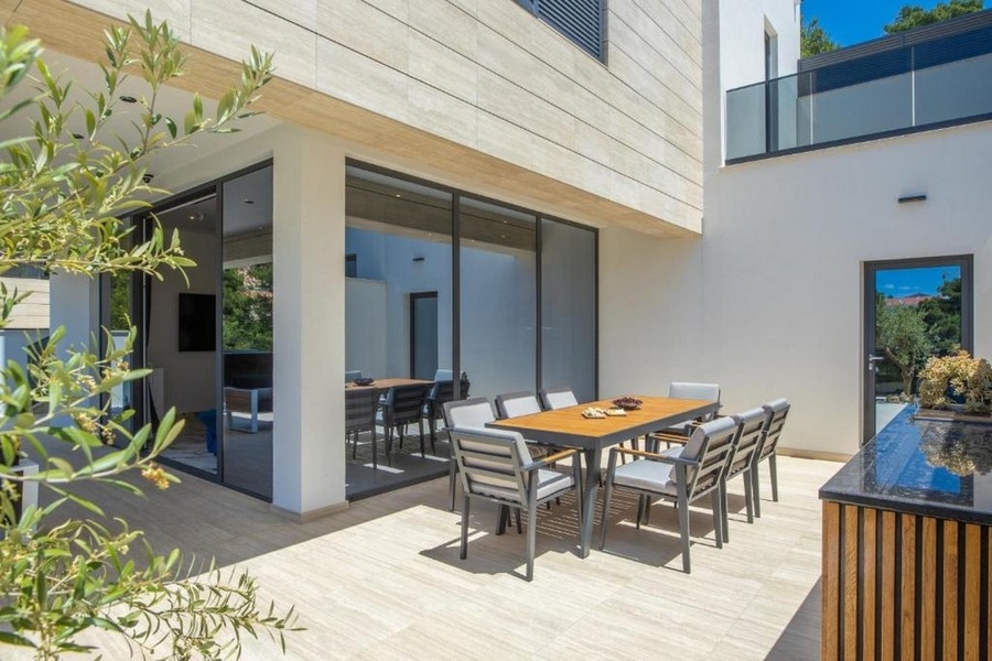 Terrasse avec coin salon en plein air