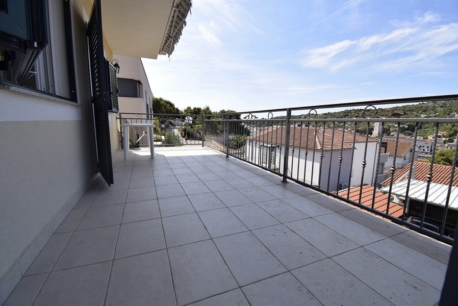 Grande terrasse avec vue mer