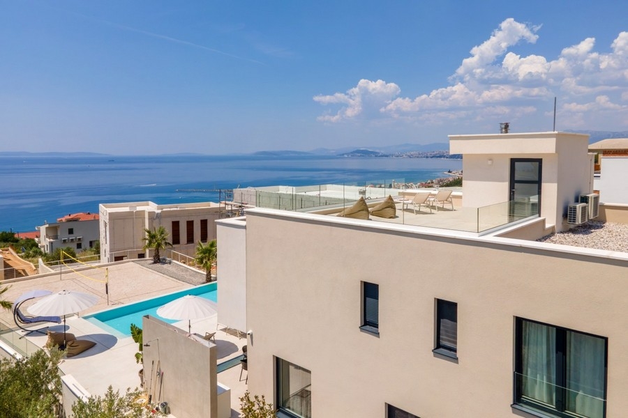 Toit-terrasse avec vue sur la mer