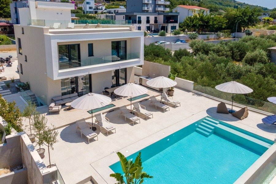 Villa avec piscine et terrasse solarium en Croatie