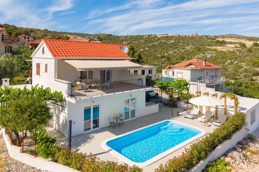 Villa moderne avec piscine à Rogoznica, Croatie