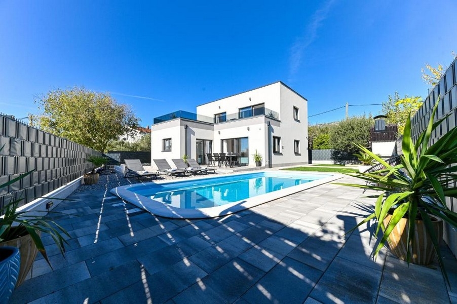 Villa avec piscine et terrasse à Kastel Novi Croatie