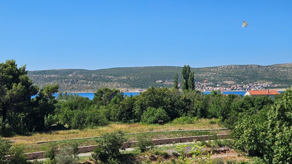 Vue sur la mer et la baie près de Seline