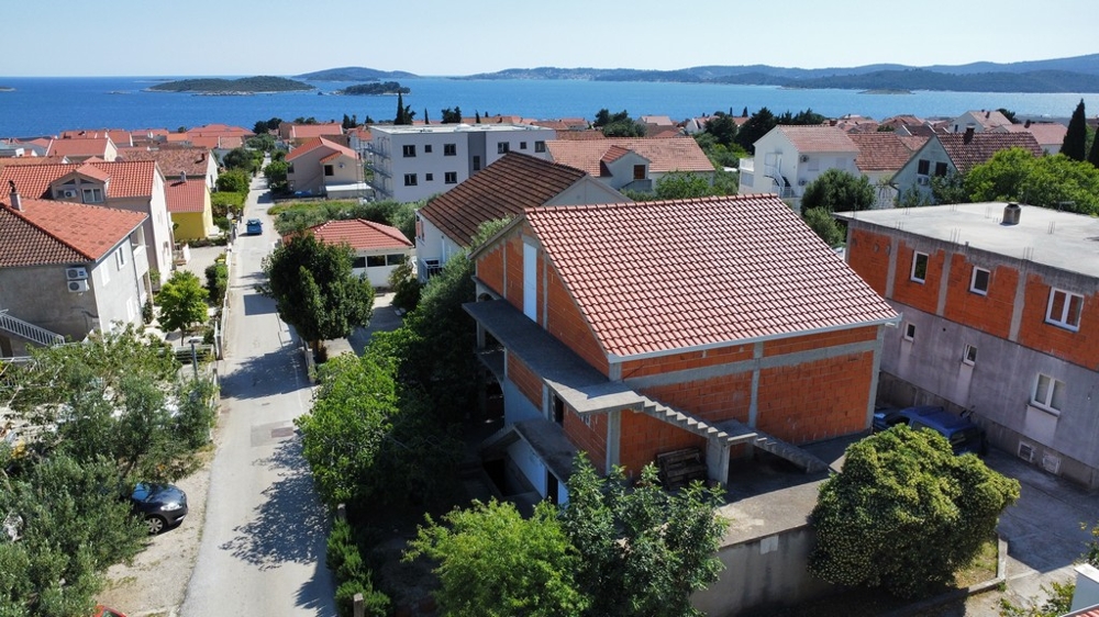 Vue aérienne de la maison à Orebic avec vue sur la mer