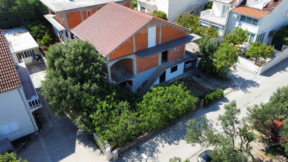 Vue aérienne de la maison et du terrain à Orebic