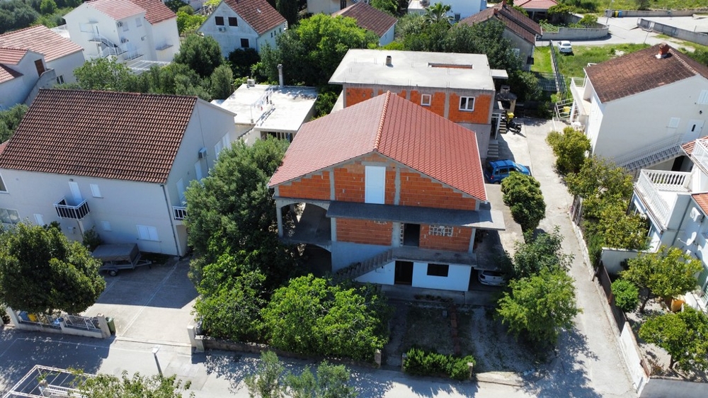 Vue sur le quartier résidentiel d'Orebic en Croatie