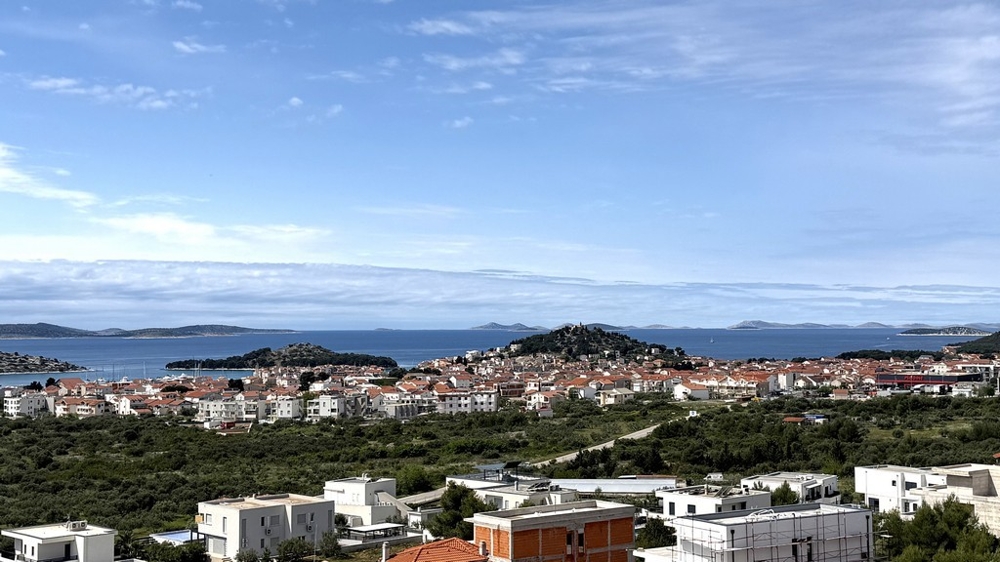 Vue sur Vodice et les îles au large