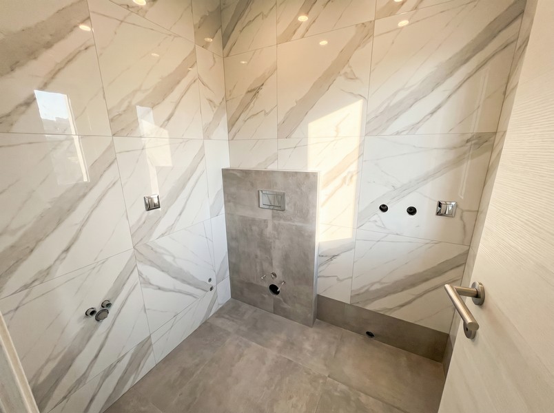 Salle de bains avec douche