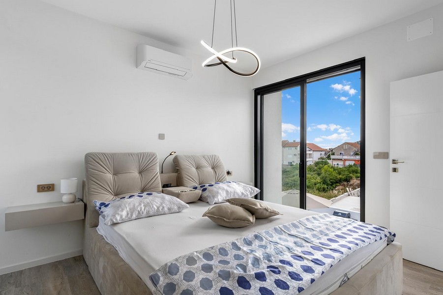 Chambre climatisée avec vue.