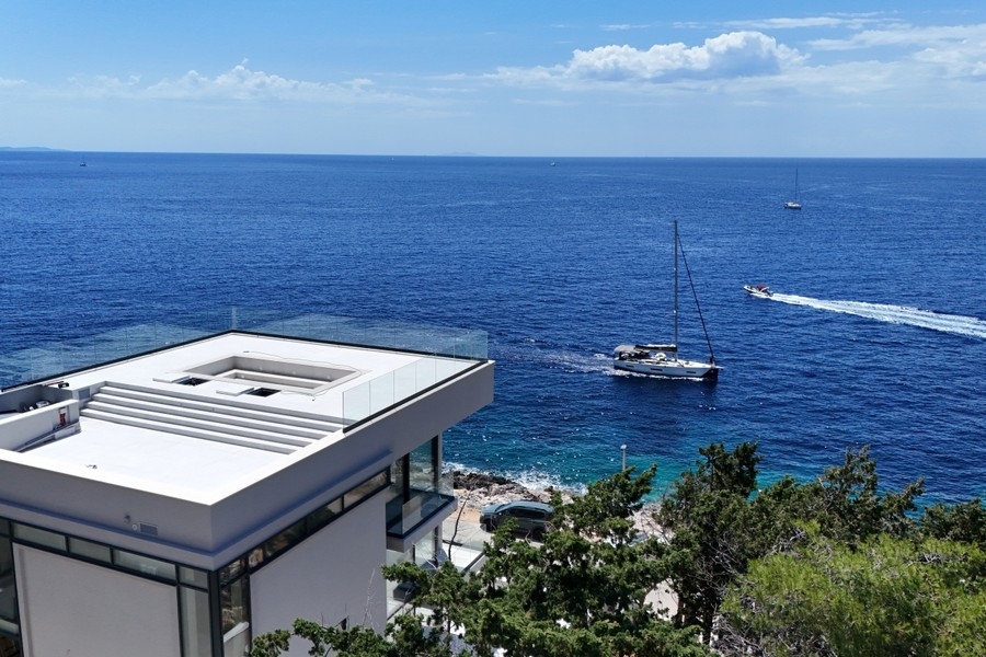 Vue depuis le toit-terrasse sur la haute mer