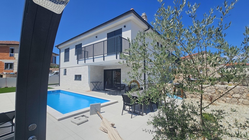 Maison jumelée avec piscine à vendre à Malinska - H4077