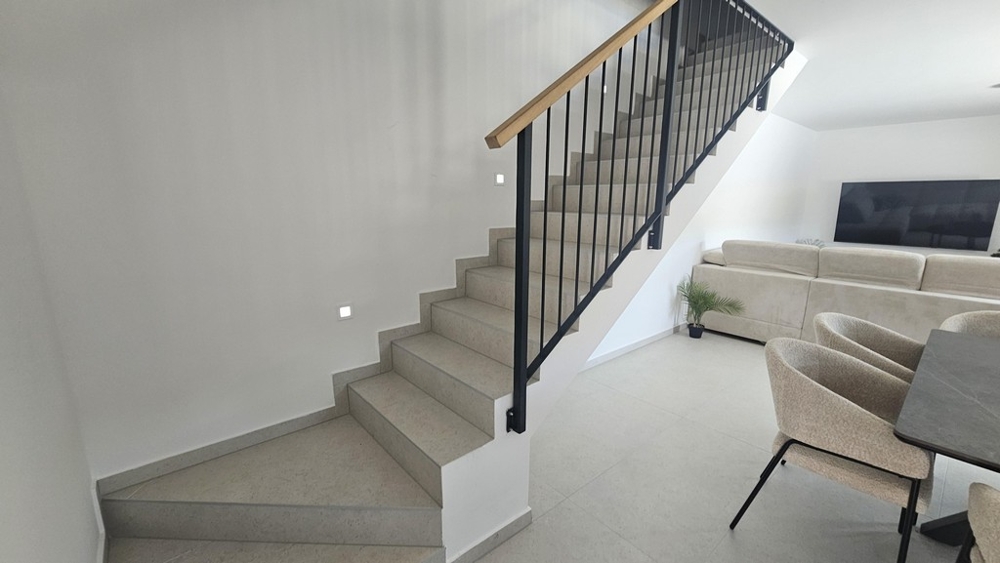 Escalier intérieur vers l'étage