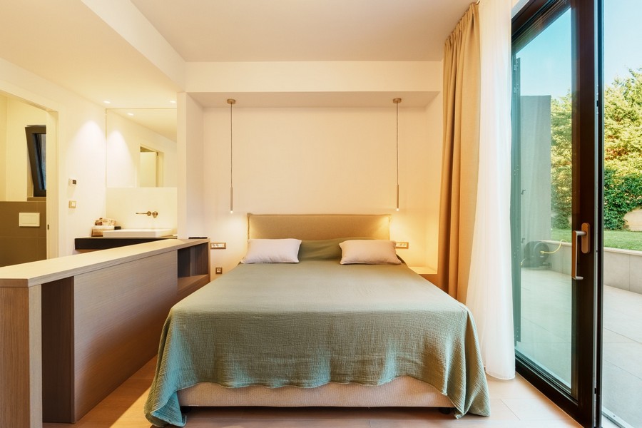Chambre avec baie vitrée et vue mer - H4083