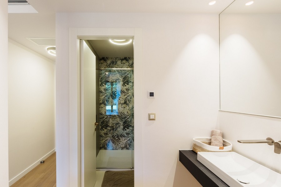 Salle de bains avec douche - H4083