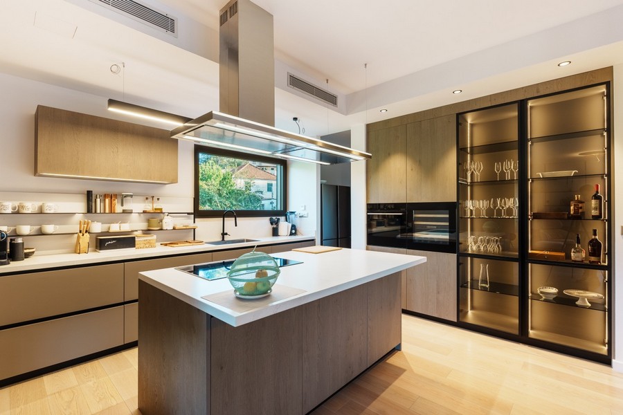 Cuisine moderne avec îlot de cuisson - H4083