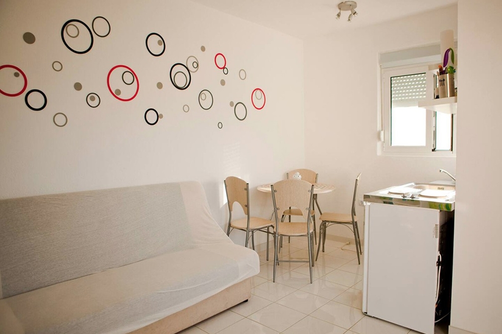 Studio à l'étage avec coin cuisine